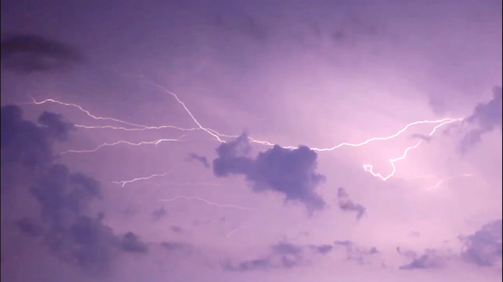 Report: lightning strikes and activity dropped significantly in 2020 |  