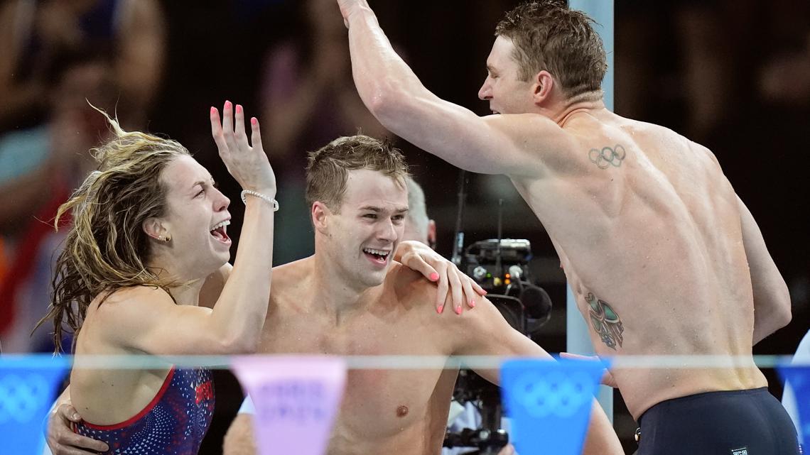 US sets world record in swimming 4x100 mixed relay cbs19.tv