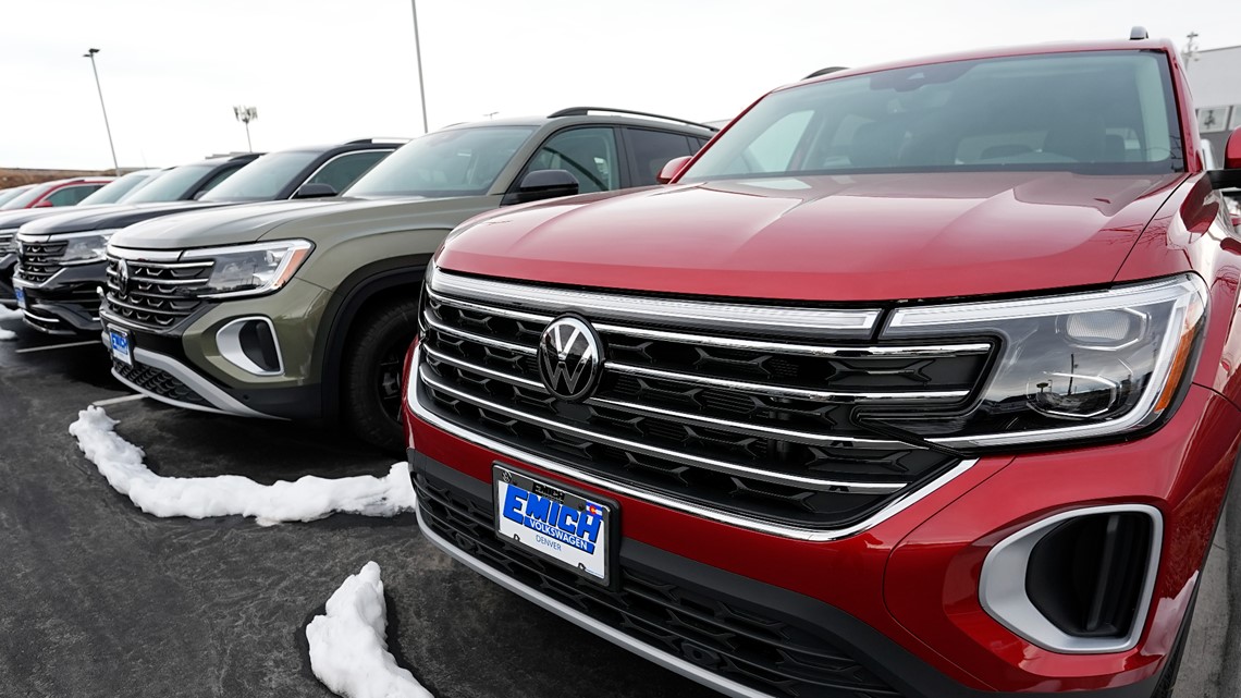 Auto sales up 5% over last year, but EVs lag - Vimarsana News