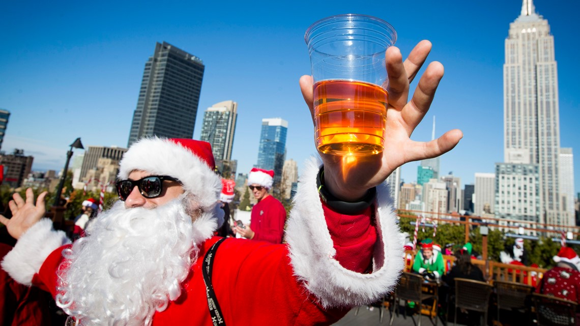 SantaCon 2023: Thousands descend on NYC for Santa-themed bar crawl - Vimarsana News