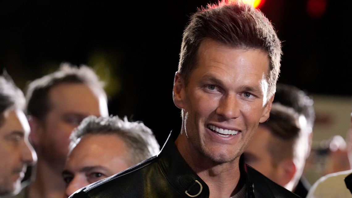 Tom Brady says he won't start role as FOX broadcaster until 2024 - CBS  Boston