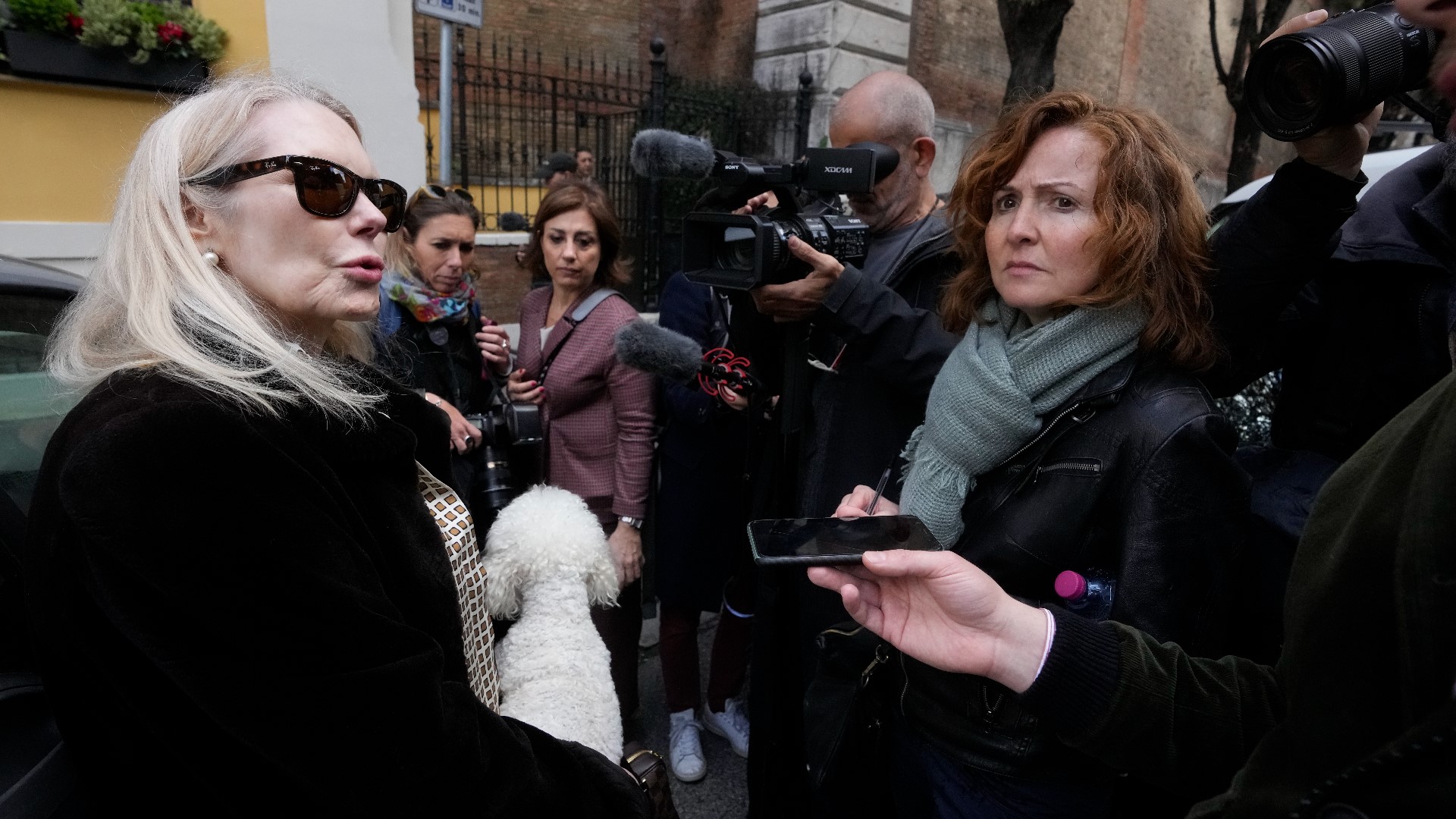 A Texas-born princess piled her four bichon frise dogs into a taxi after being evicted from an historic villa in Rome.