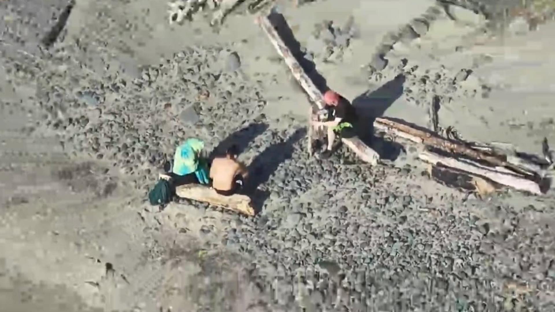 Tide Ropees Tourists rescued after rising tide traps them on secluded Oregon coast ...