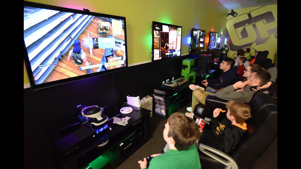 Teens Are Obsessed With Fortnite And It S Driving School Teachers Crazy Cbs19 Tv