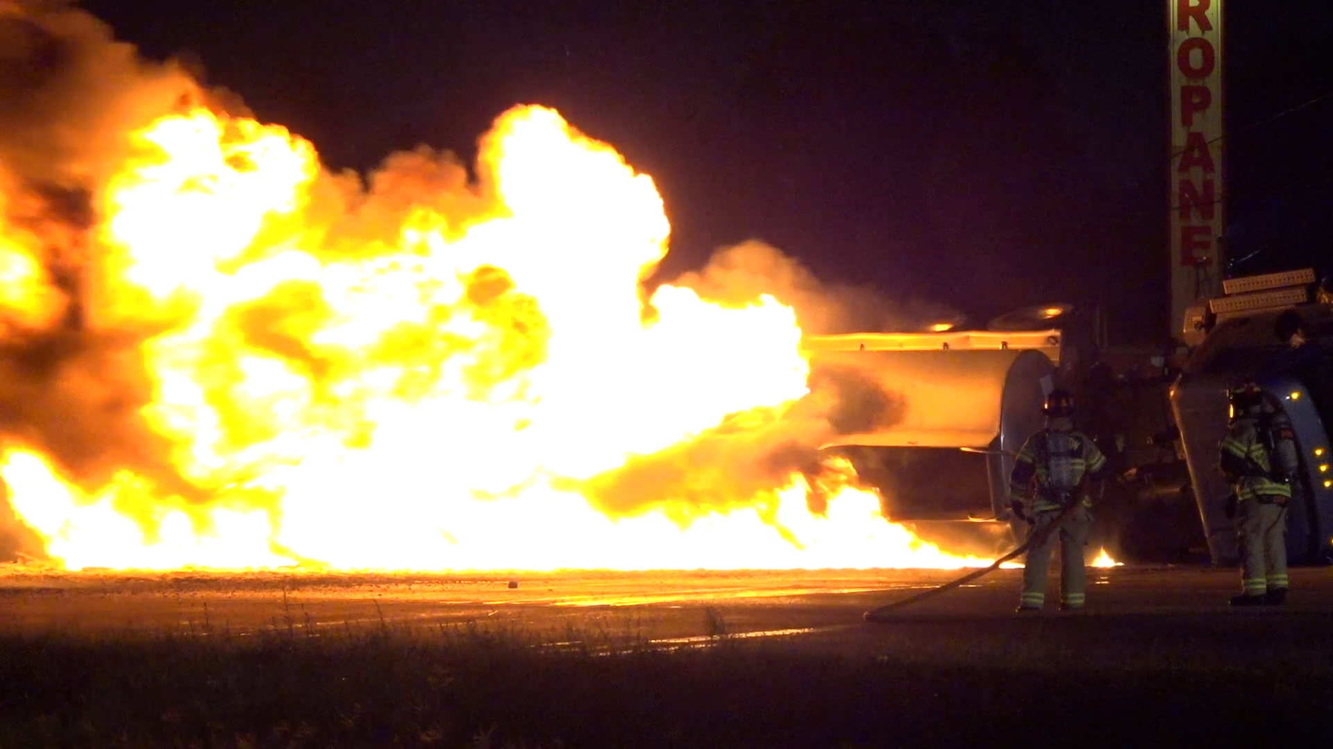 Houston, Texas news 18wheeler carrying fuel catches fire cbs19.tv