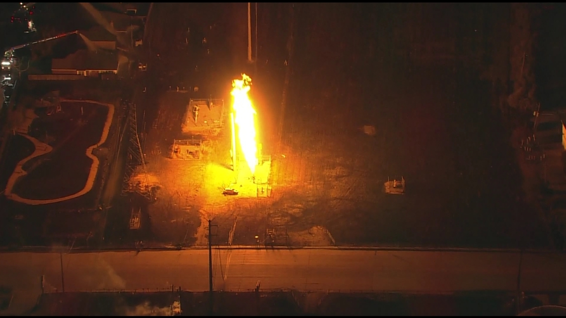 Large pipeline fire near Spencer Highway in Deer Park, Texas | cbs19.tv