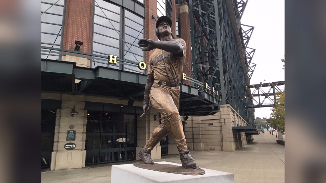 Mariners Unveil Ken Griffey Jr. Statue Outside Safeco Field, by Mariners  PR