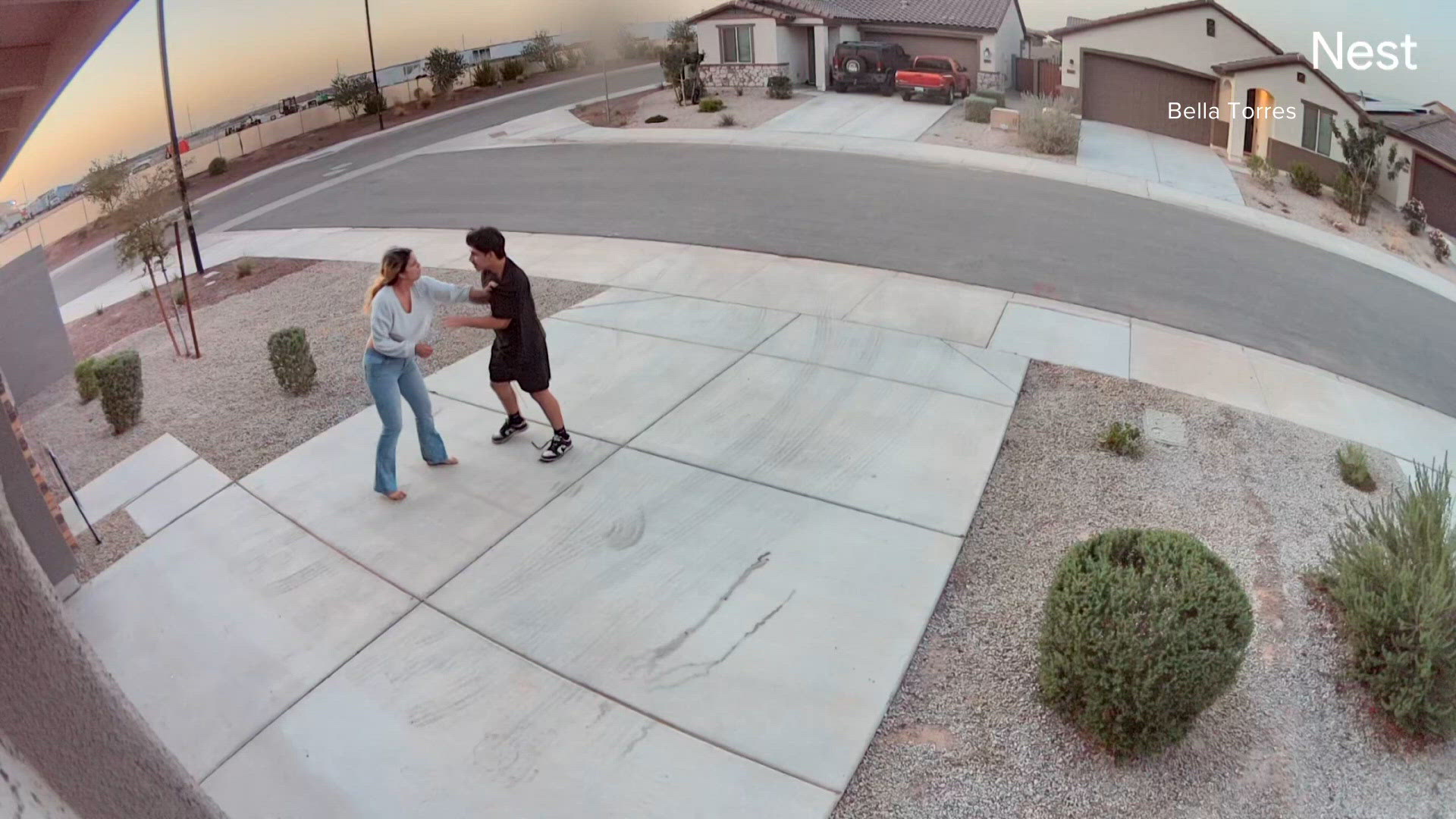 Video shows Arizona mother fighting off home intruder; suspect claims ...