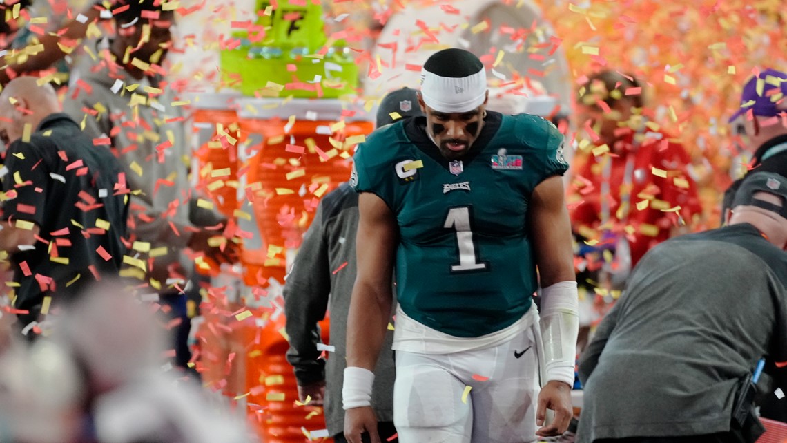 Philadelphia Eagles Jason Kelce – DeVonta Smith – Jalen Hurts T