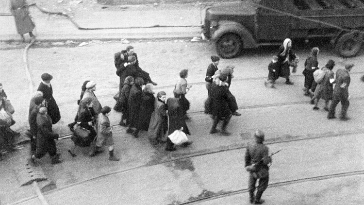New photographs of Warsaw Ghetto found in family collection