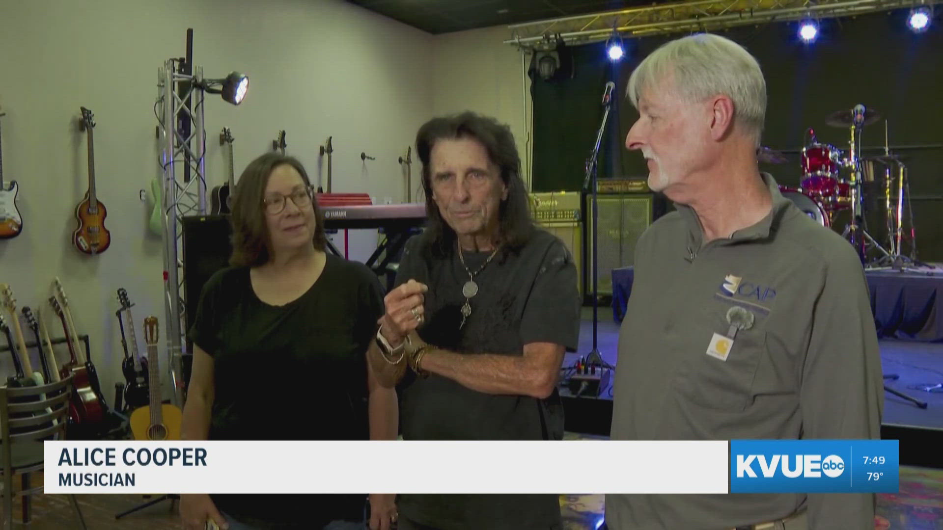 Alice Cooper thanks Arizona man who found his credit card at a gas
