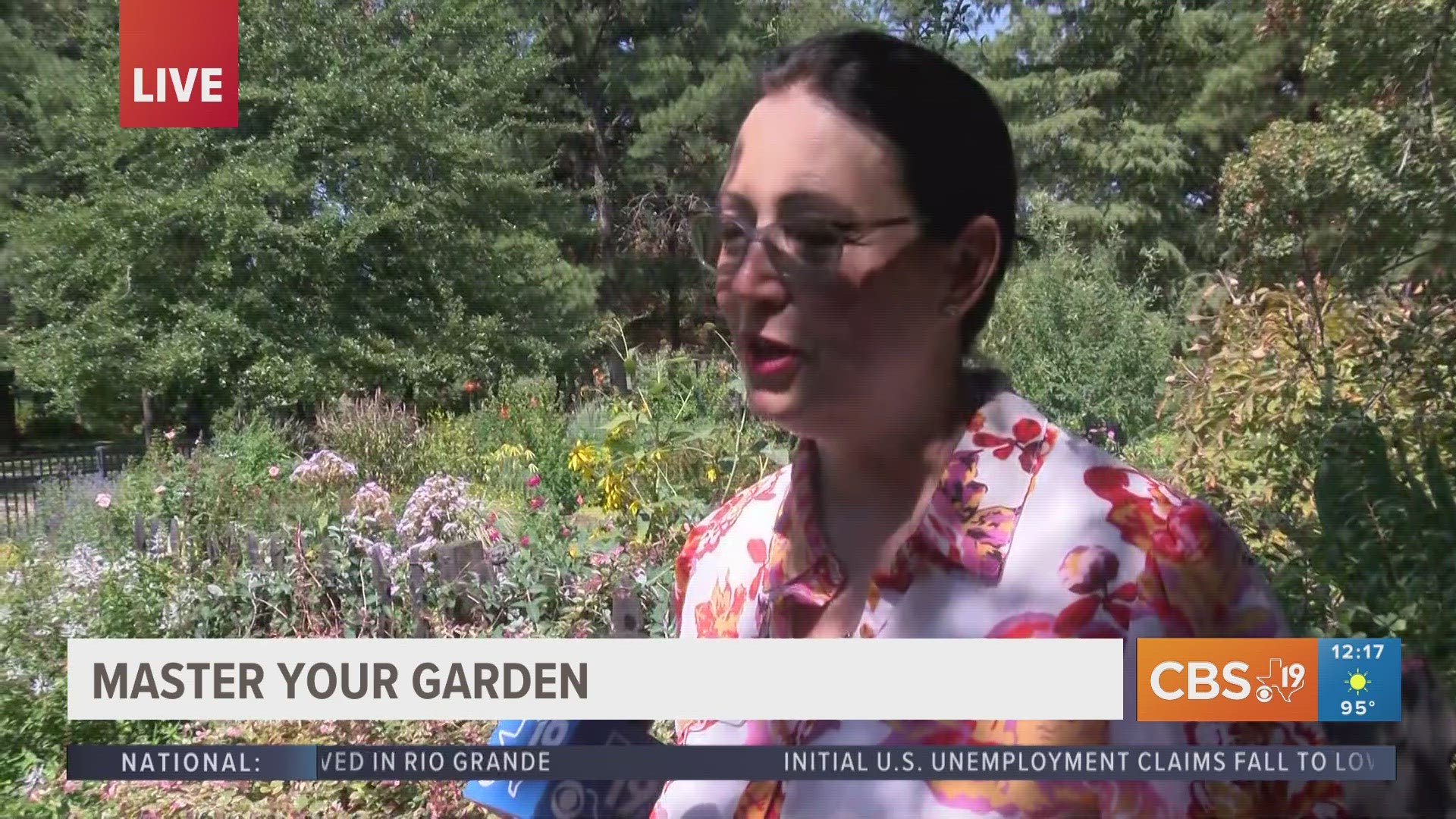 The Smith County Master Gardeners tell us how to encourage pollinators in your garden during the autumn months.