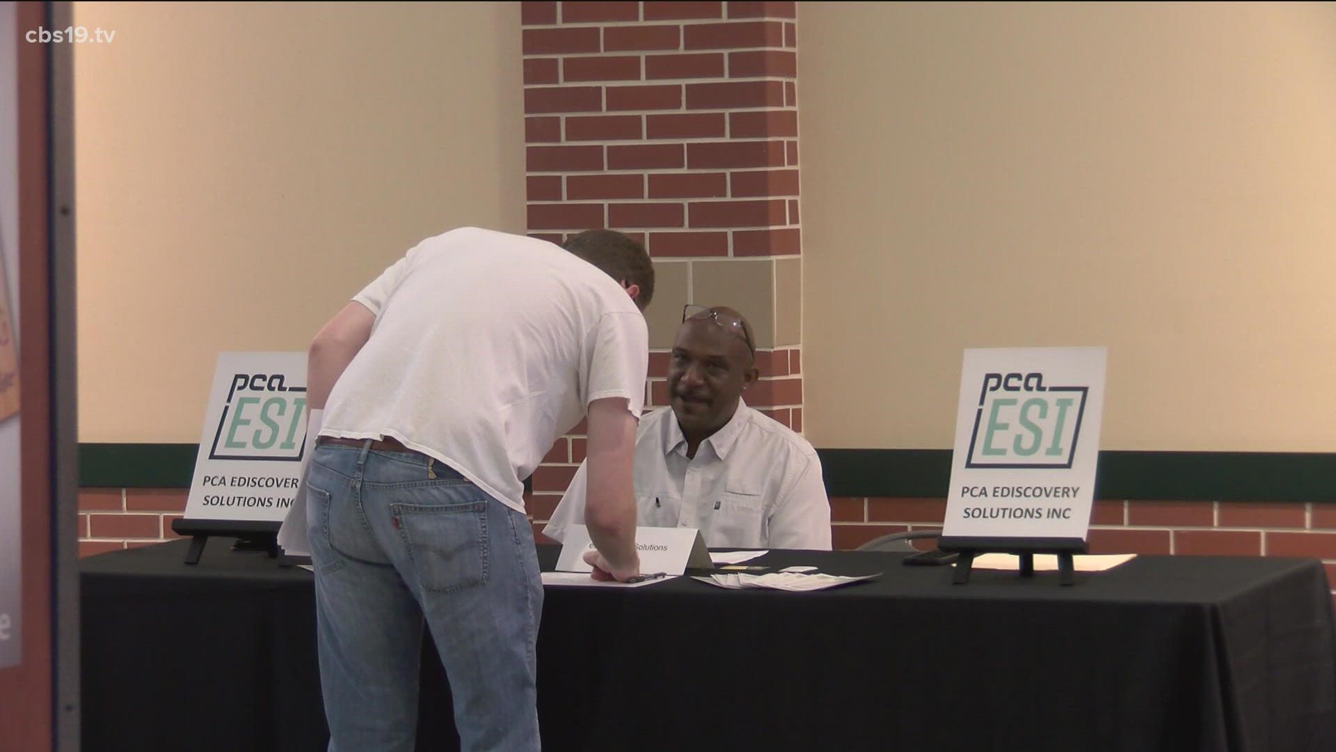 Many businesses in the mall are so understaffed that they don't have anyone to manage the applicants at the table.