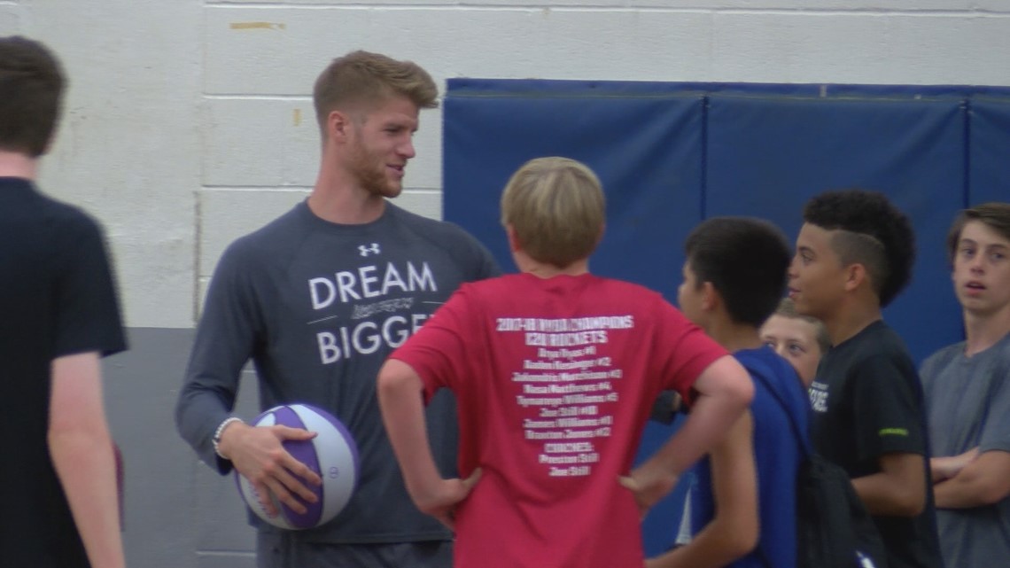 Thomas Walkup helps with SFA basketball camp cbs19.tv