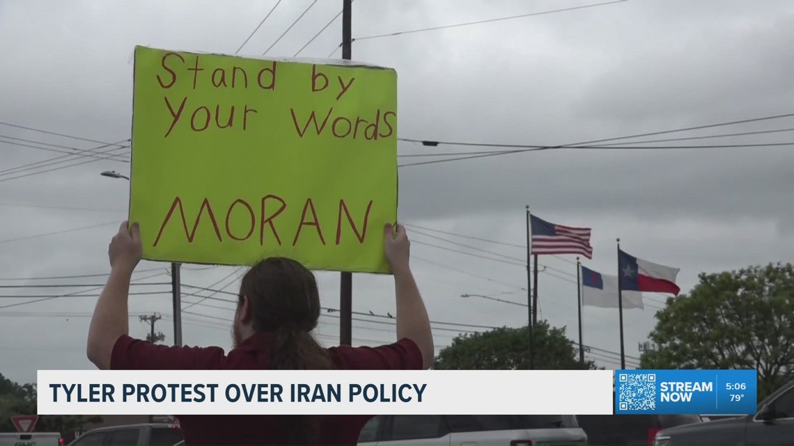 Para demonstran Tyler mendesak Rep. Moran untuk menuntut persetujuan kongres sebelum tindakan militer Iran
