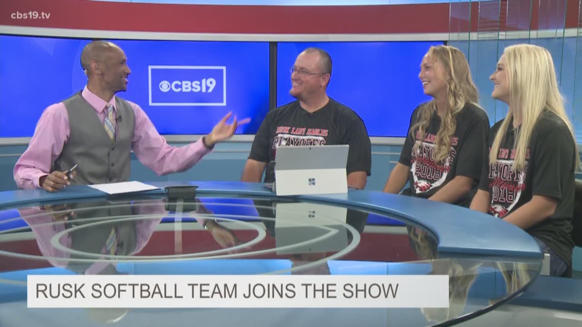 Lady Eagles join the show