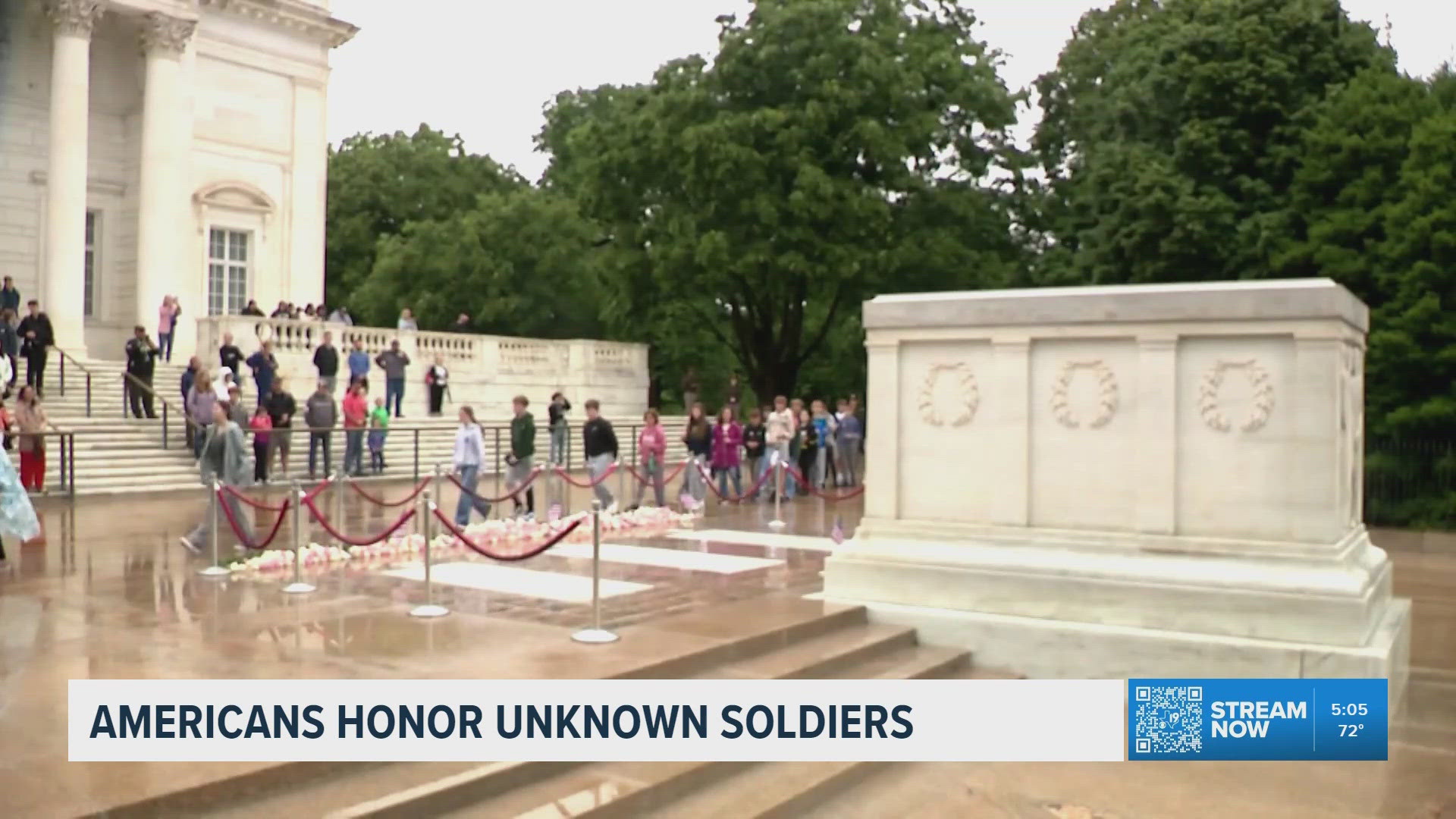 Memorial Day visitors place flowers at Tomb of the Unknown Soldier ...