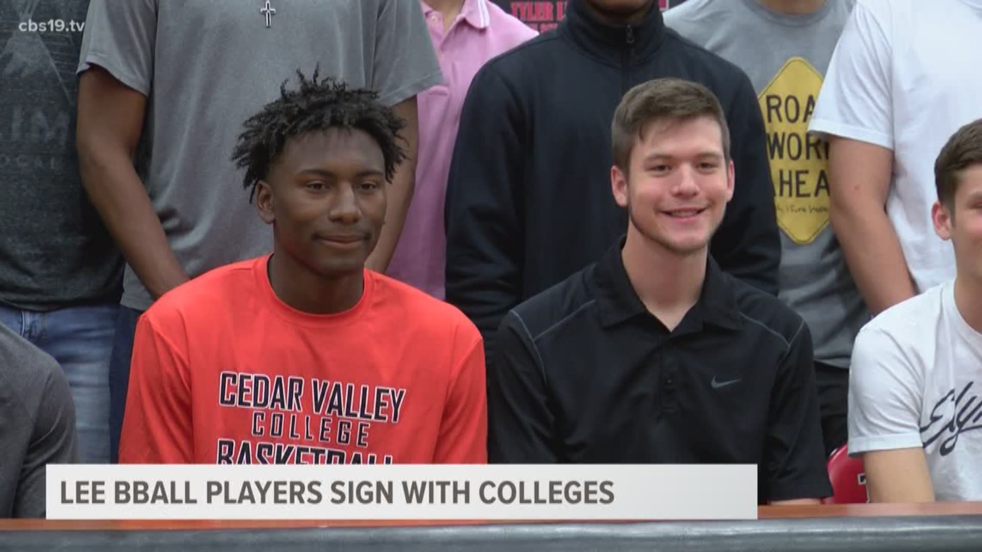 2 Lee basketball players sign with colleges
