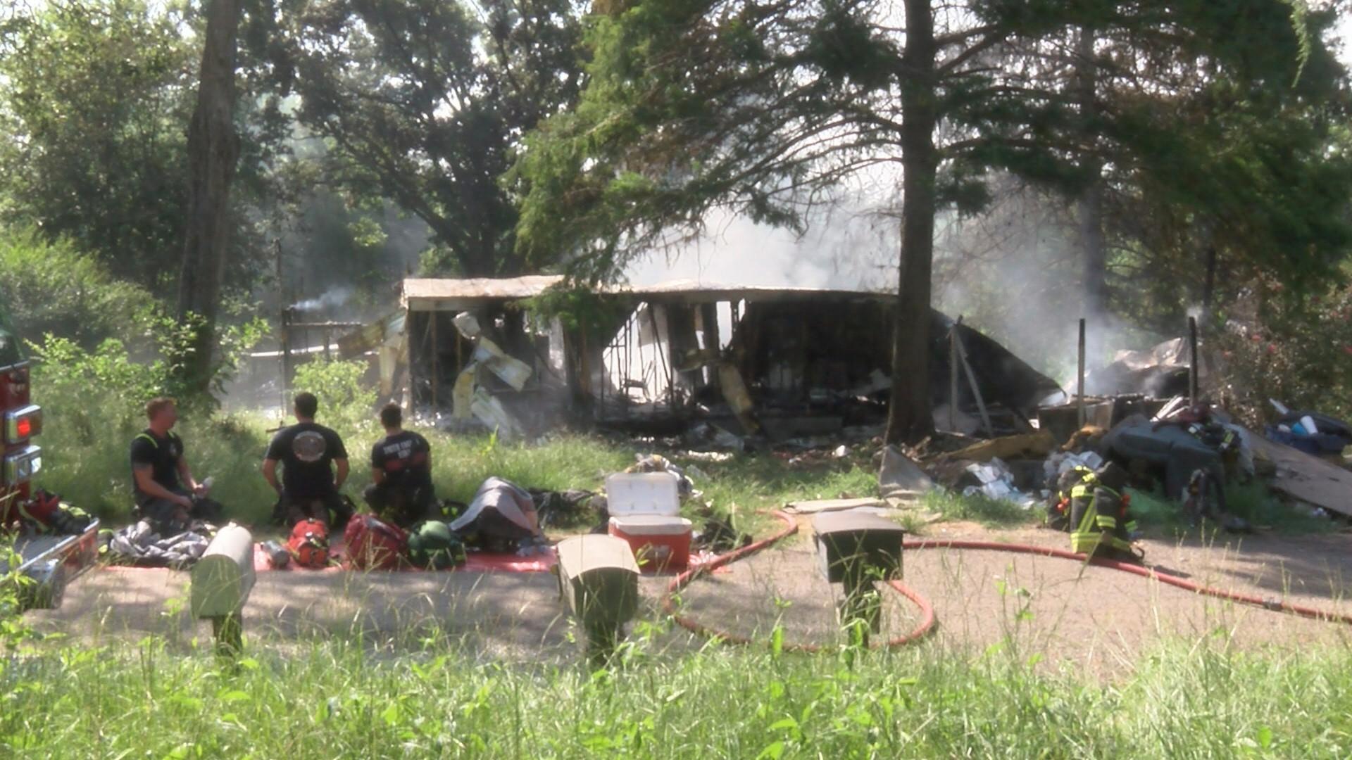 Crews responding to mobile home fire in Smith County | cbs19.tv
