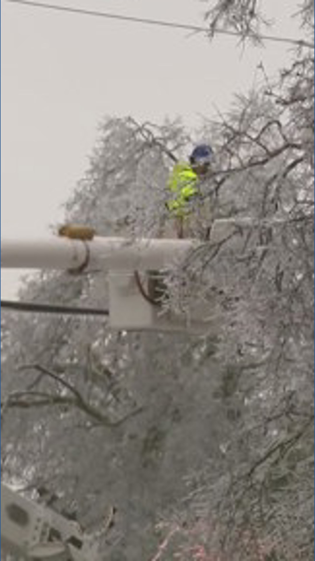 Crews working to restore power to thousands after winter storm | cbs19.tv