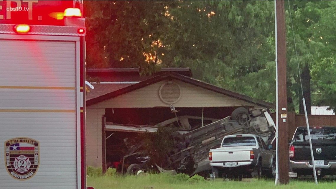 Vehicle crashes into home's garage in Whitehouse - Vimarsana News