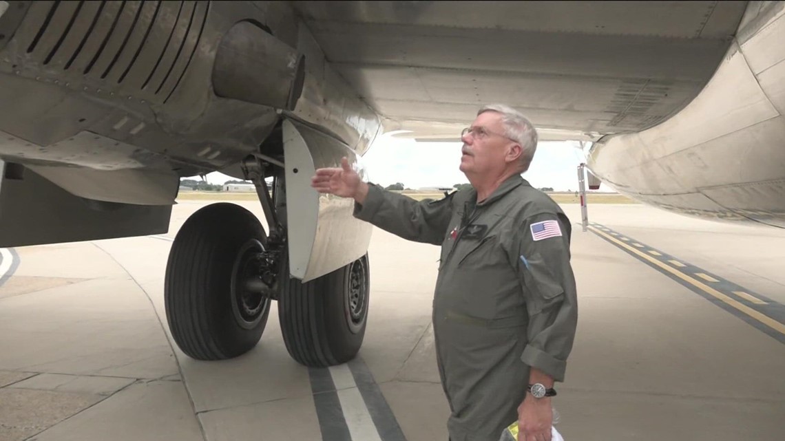 Take a tour of a special plane, the B29 Bomber - Vimarsana News