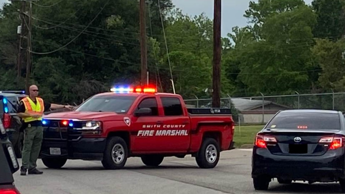 At least 1 dead after two-vehicle wreck on Highway 64, FM 848 | cbs19.tv