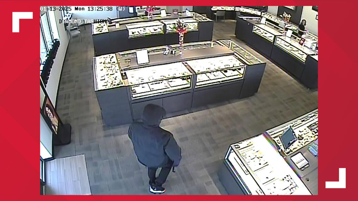 Police investigating after smash-and-grab at East Texas jewelry store ...
