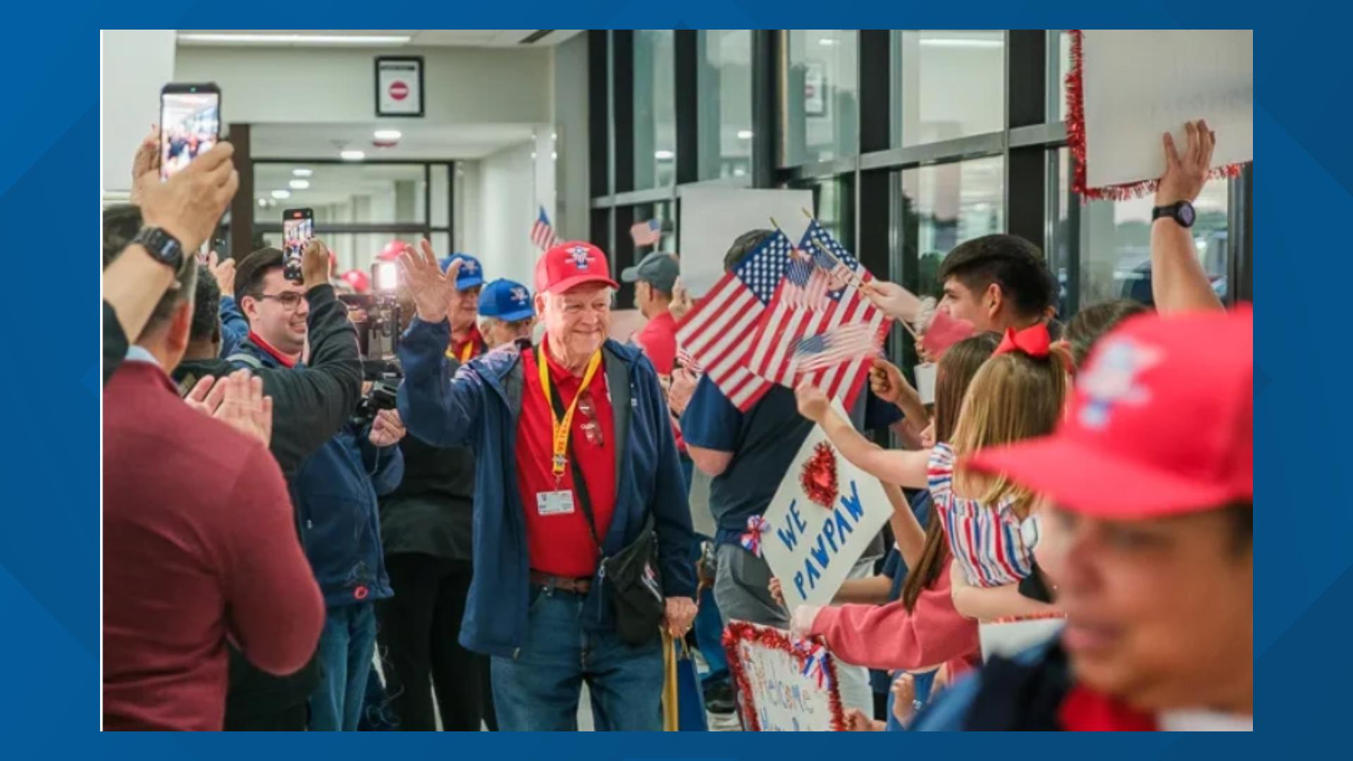 ‘It’s incredible’ | East Texas veterans return home from Heroes Flight ...