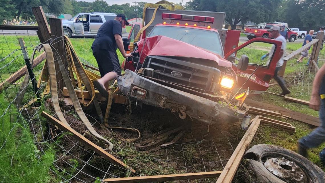 East Texas firefighters injured in vehicle crash | cbs19.tv