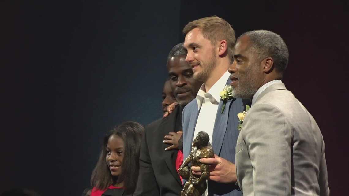 Longview-alum Haynes King awarded Earl Campbell Tyler Rose Award