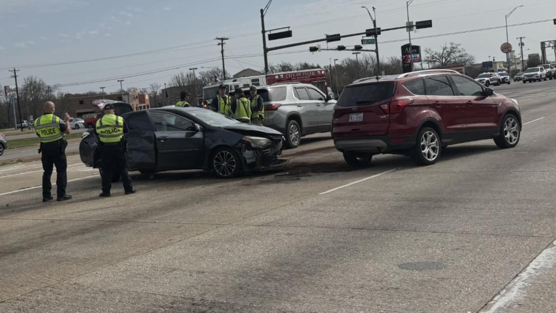 Crash on Loop 323, Highway 155 in Tyler causing delays | cbs19.tv