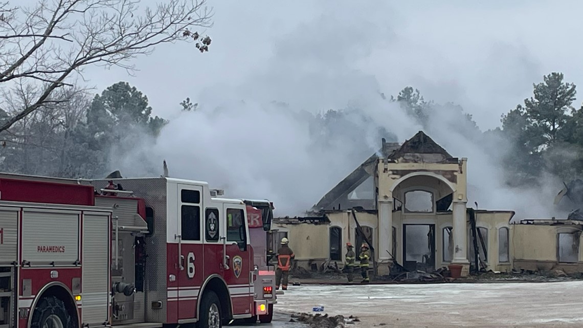 Homeowners safe after fire burns down East Texas home | cbs19.tv