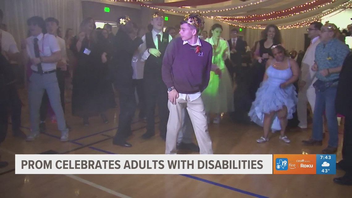 "Dazzle Prom" celebrates adults with disabilities in Las Vegas