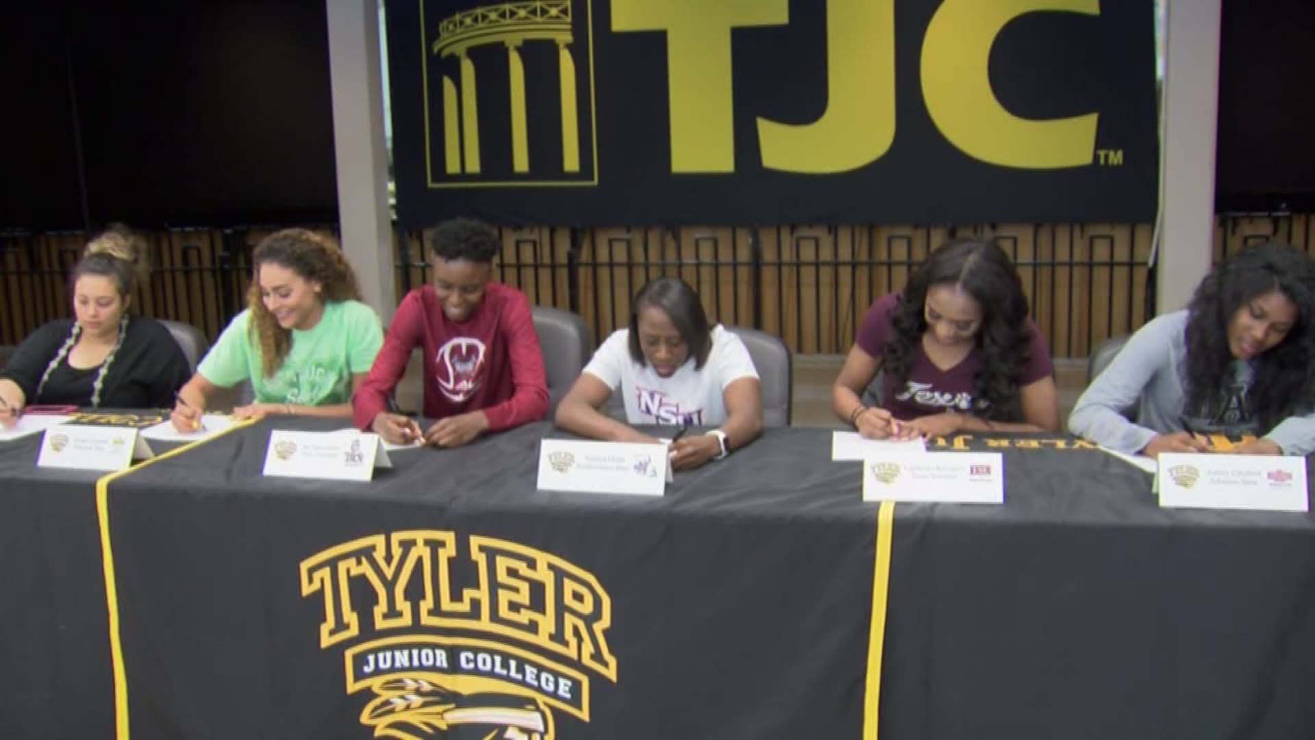 TJC Women's Basketball Has 6 Sign With Colleges