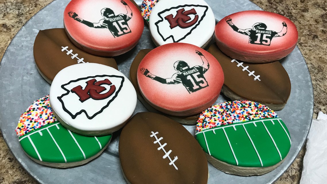MAHOMES MADNESS: Whitehouse home baker makes Mahomes inspired cookies ...