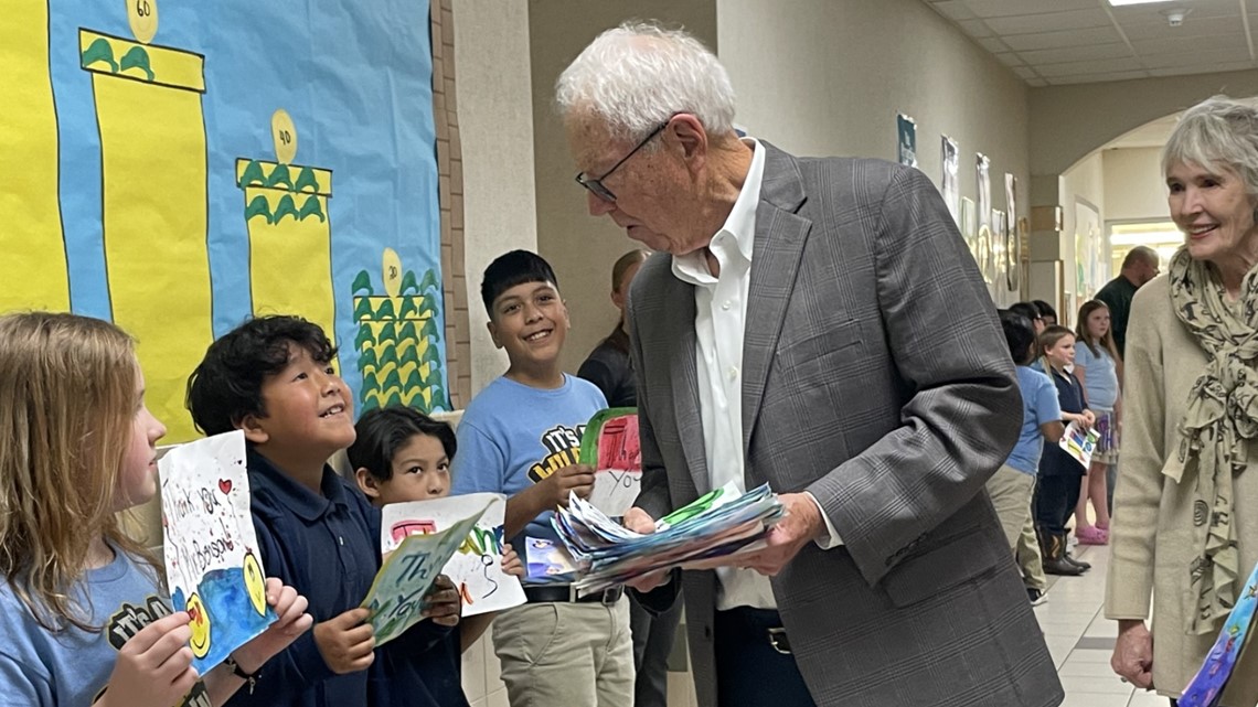 Douglas Elementary receives $100,000 donation from former student - Vimarsana News