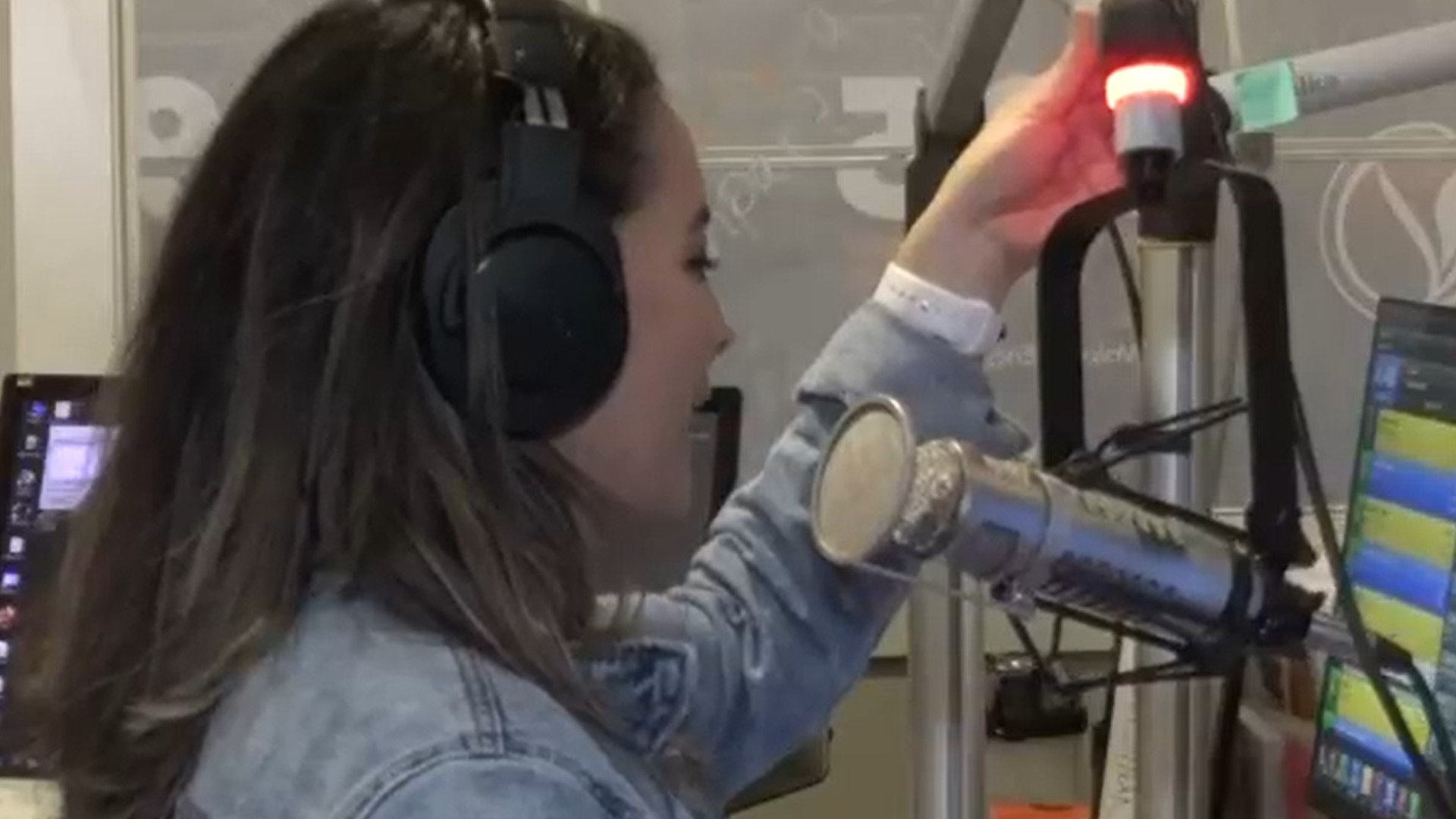 Spanish Christian radio station connects families across East Texas