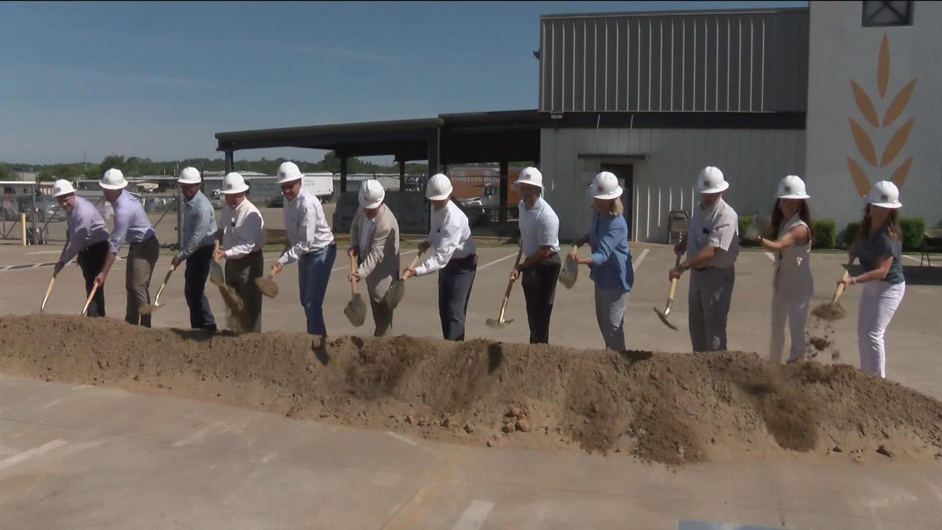 East Texas Food Bank officials announce beginning of new resource, produce centers