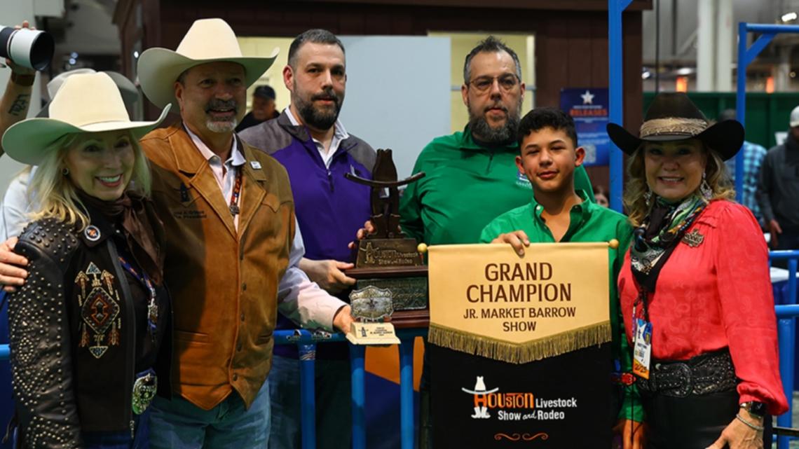 Young East Texas showman wins big with Hampshire barrow