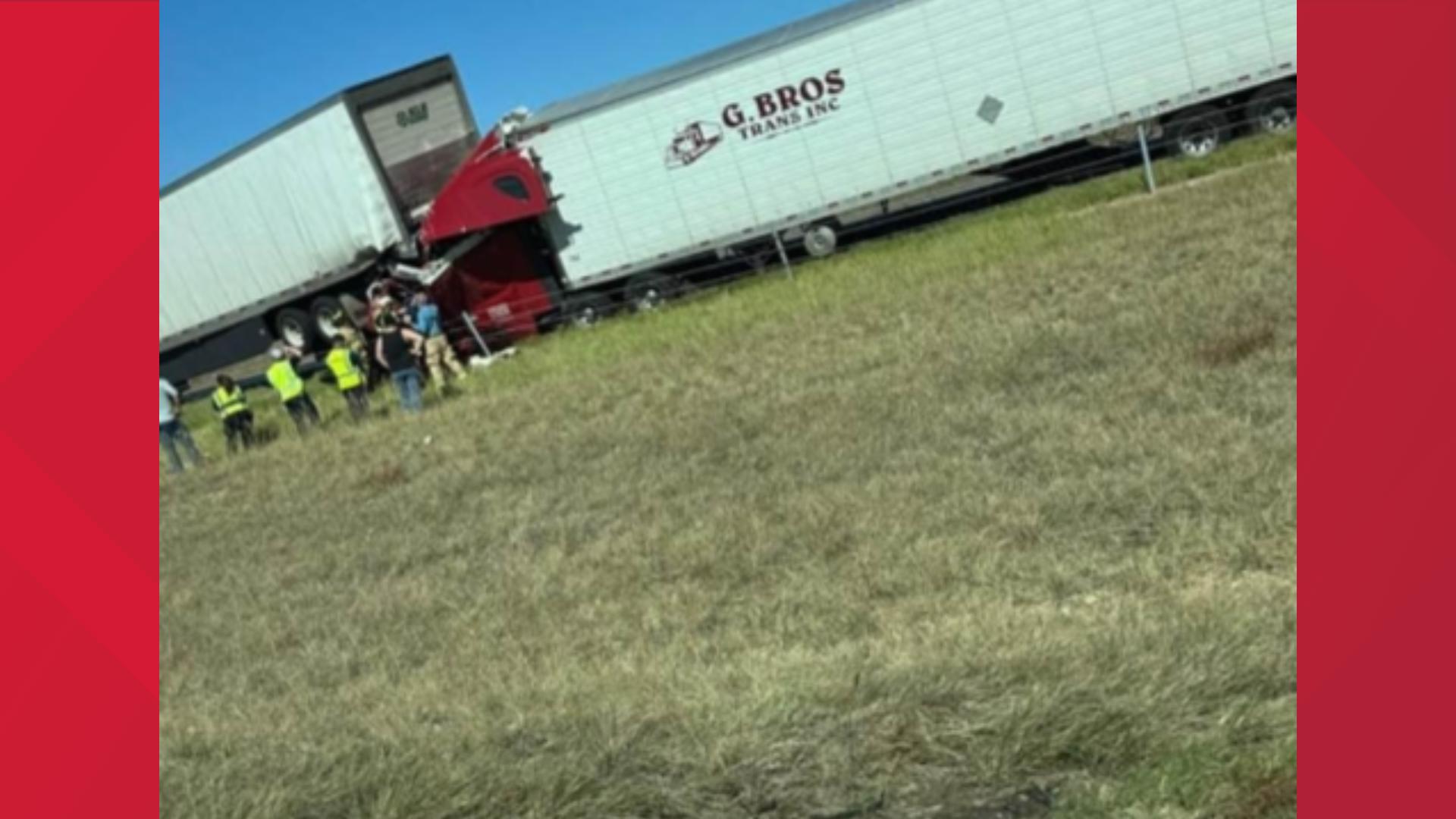 Major accident involving 3 18-wheelers on I-20 in Terrell | cbs19.tv