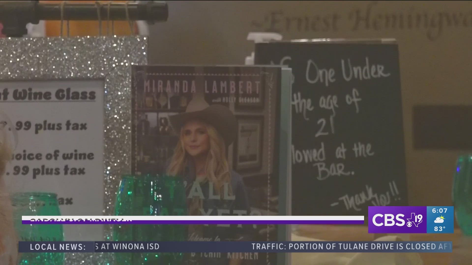 Lindale’s hometown hero, Miranda Lambert made an appearance today at her shop, the Pink Pistol, for her new cookbook signing.