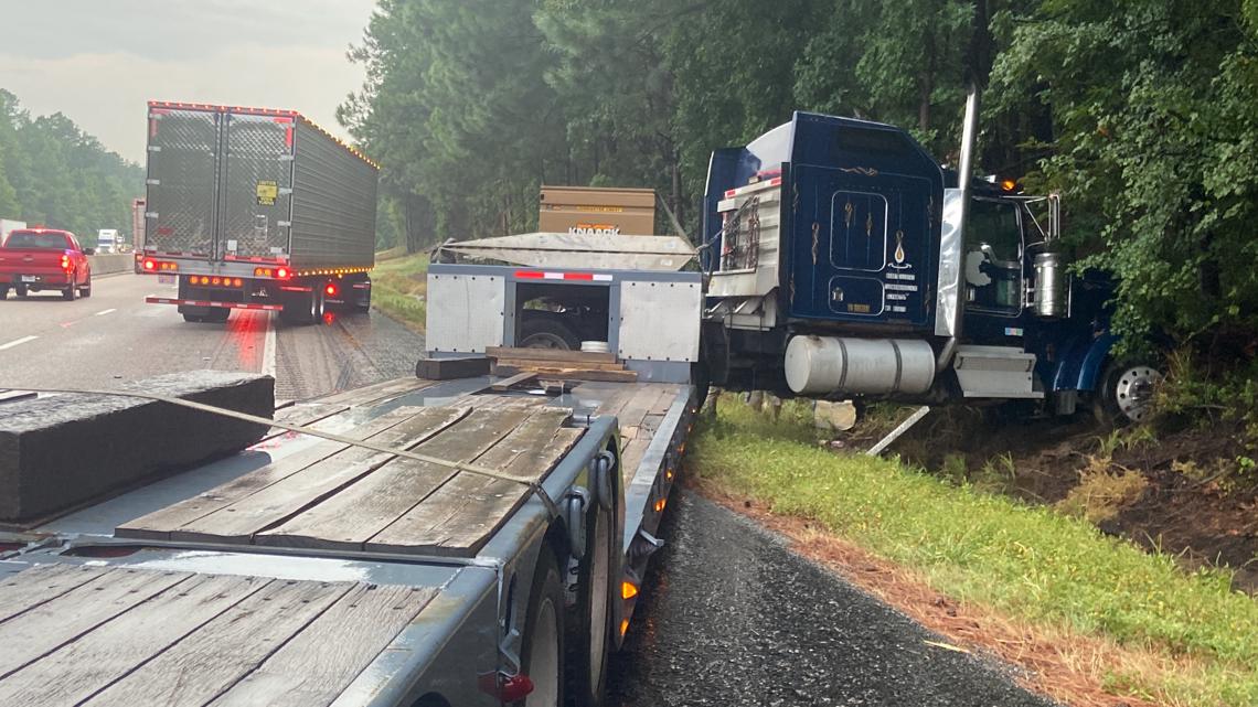 18-wheeler crash slows traffic on I-20 in Smith County