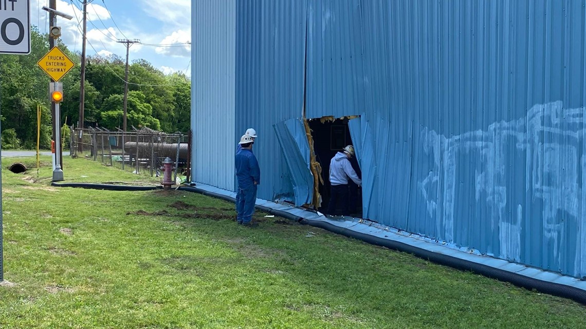 Driver taken to hospital for injuries after hitting building - Vimarsana News