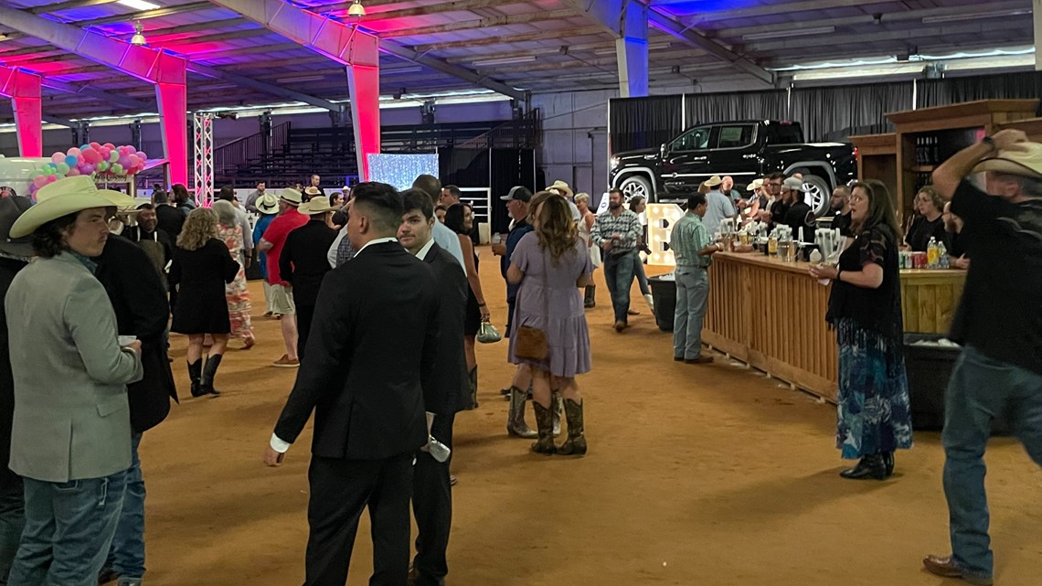 Tyler Cattle Barons Gala raises funds to support cancer research - Vimarsana News