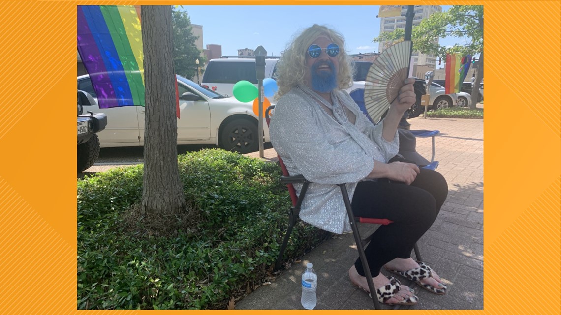 Hundreds gather in downtown Tyler for Drag and Pride Walk - Vimarsana News