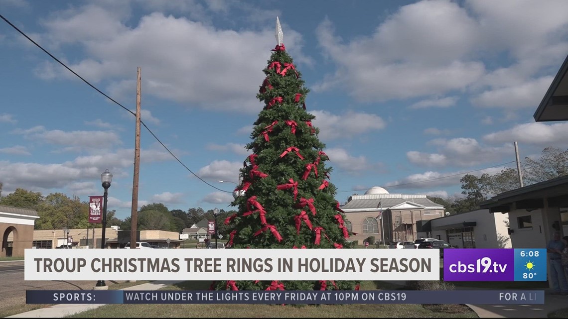 Troup begins the holidays with a 30-foot Christmas tree - Vimarsana News