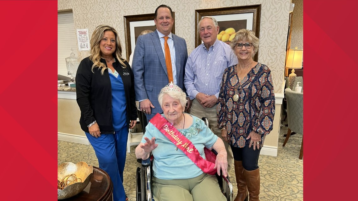 Texas woman celebrates her 106th birthday - Vimarsana News