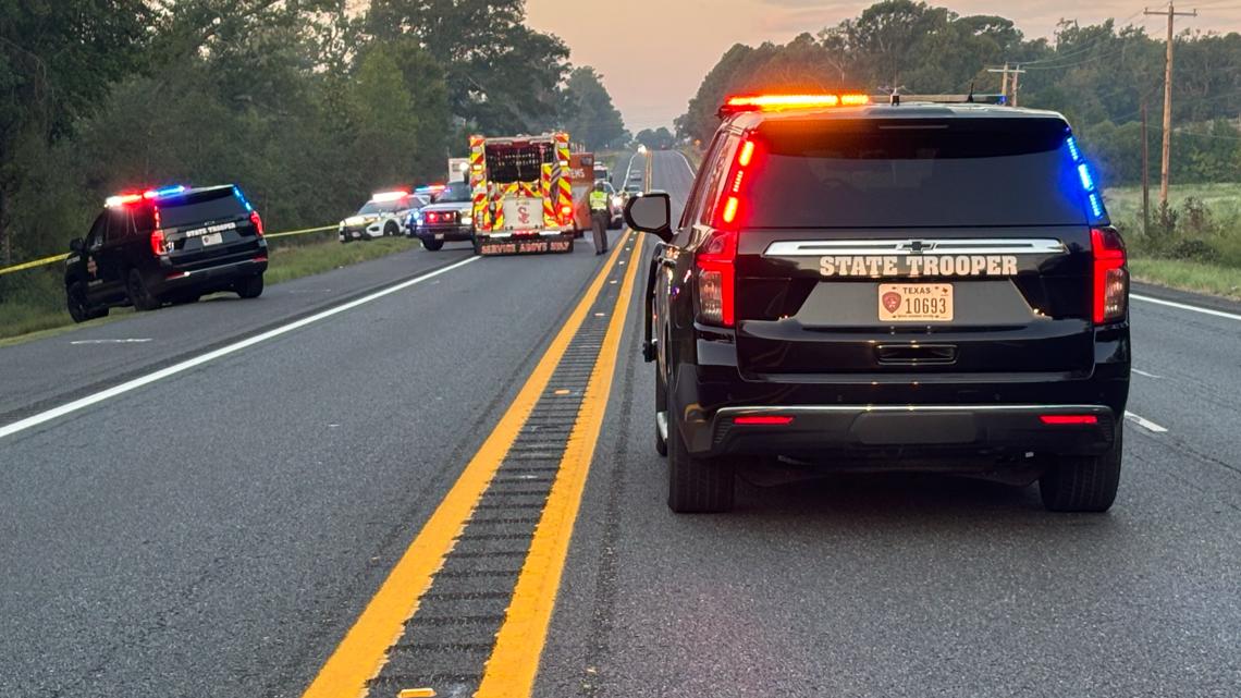 4 killed in Sunday morning crash on Highway 31 in Smith County | cbs19.tv