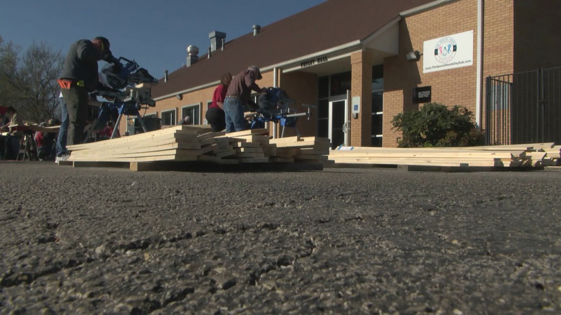 Texas volunteers craft beds for kids in need